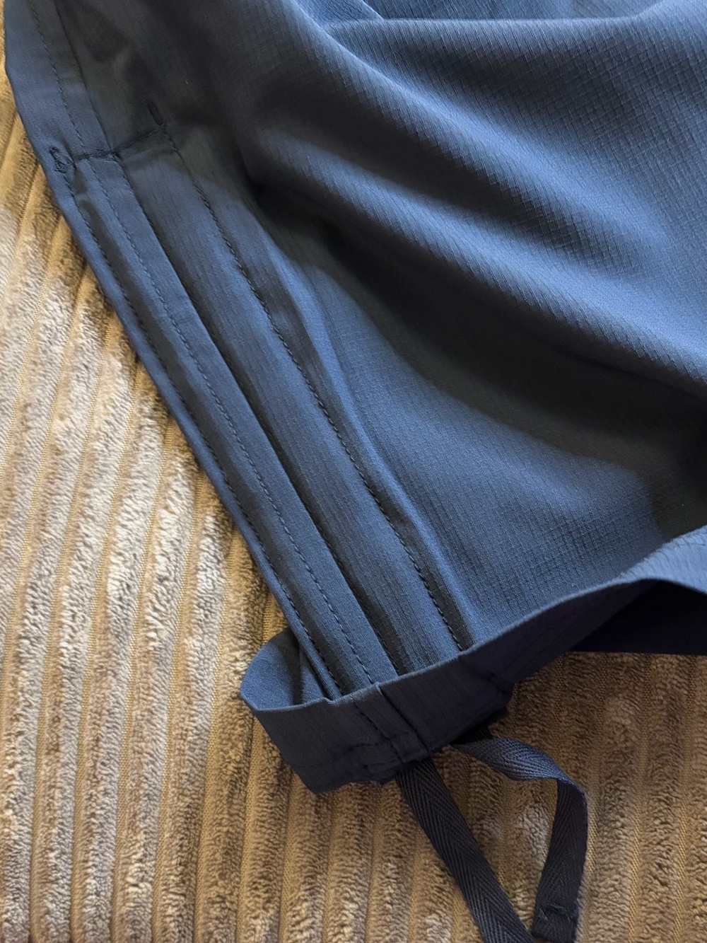 Eddie Bauer Women's Navy Blue Straight-Leg Performance Capris - Picture 5 of 10